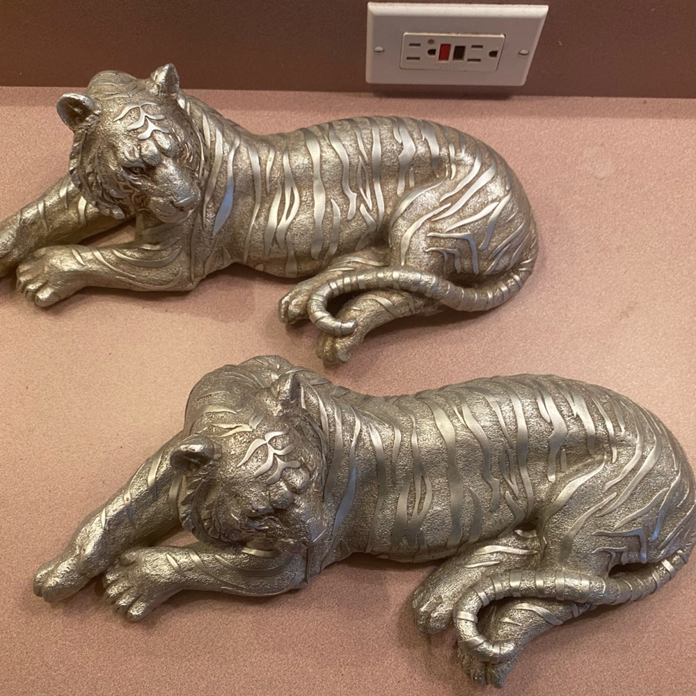 Decorative tigers